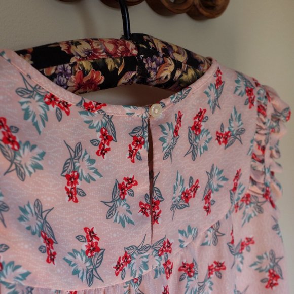 LOFT Flutter Shell Sleeveless Blouse - Picture 4 of 4